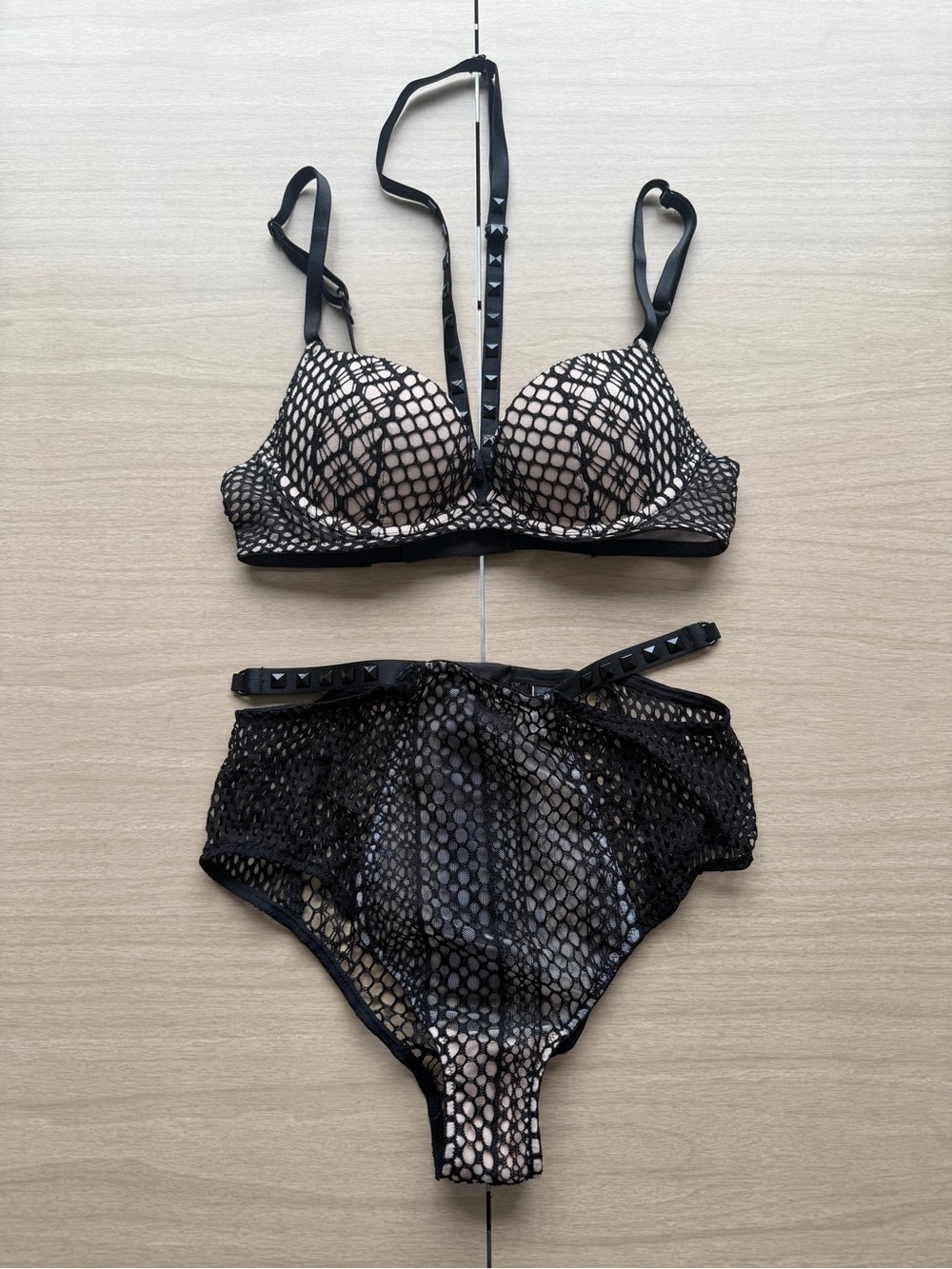 Victoria’s Secret Very Sexy VTG 2016 Black Fishnet Bra and Panty Set 32A XS